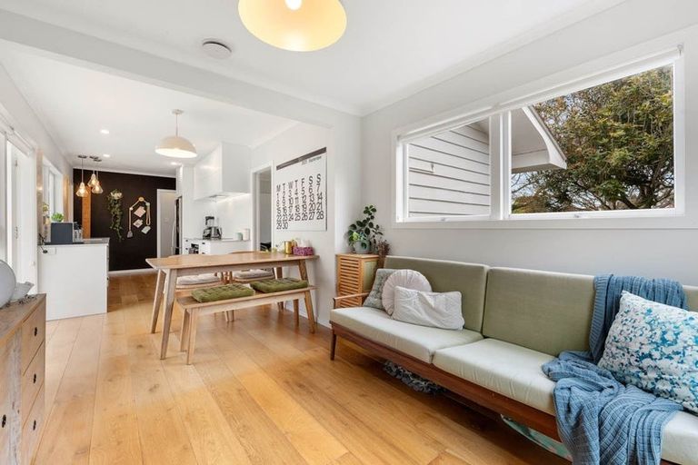 Photo of property in 18 Booralee Avenue, Botany Downs, Auckland, 2010