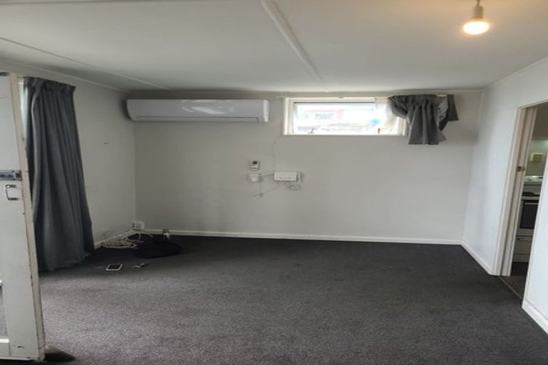 Photo of property in 29 Marine Parade, Bluff Hill, Napier, 4110