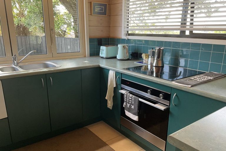 Photo of property in 4 Malfroy Lane, Raumati Beach, Paraparaumu, 5032