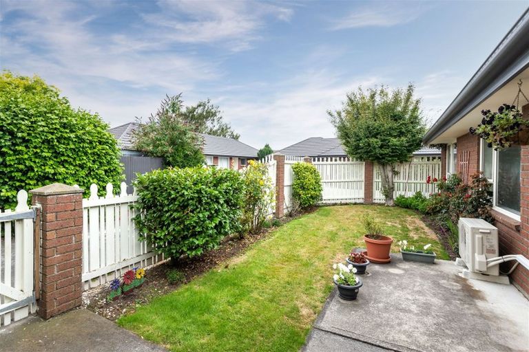 Photo of property in 2/76 Gilberthorpes Road, Hei Hei, Christchurch, 8042