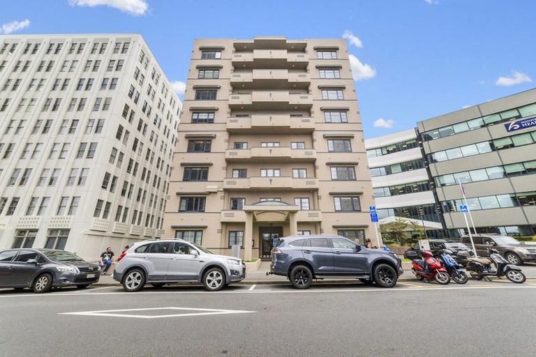 Photo of property in Westhaven Apartments, 2/127 Molesworth Street, Thorndon, Wellington, 6011