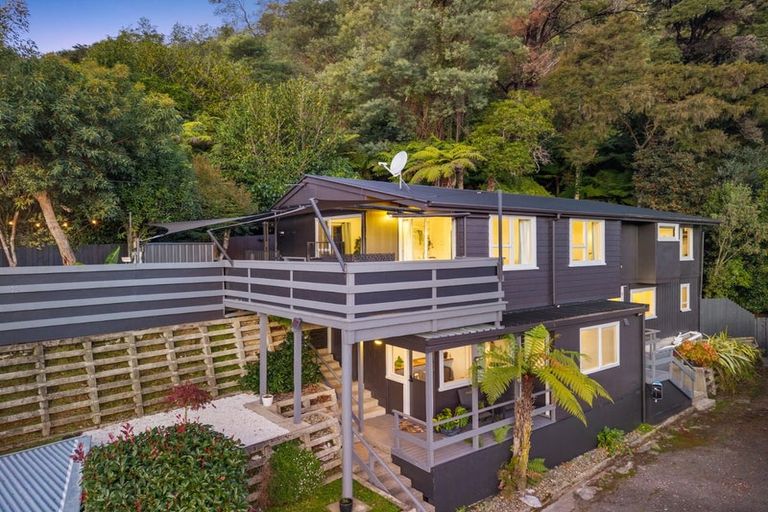 Photo of property in 33 Milton Terrace, Picton, 7220