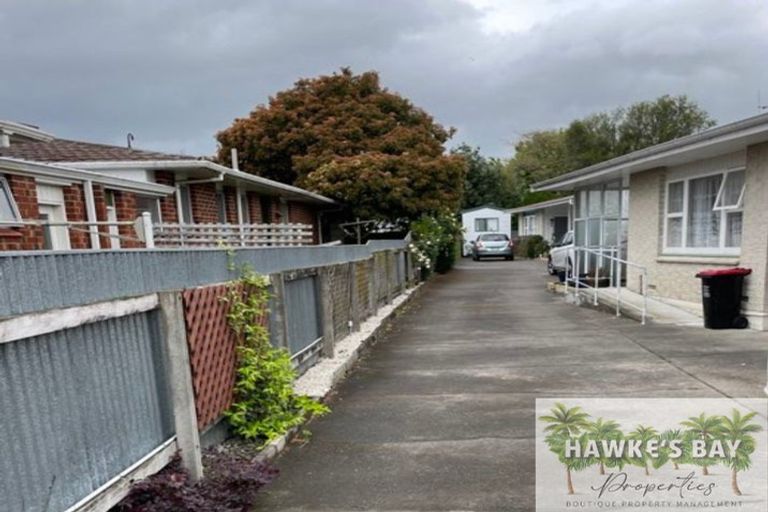 Photo of property in 2/35 Middle Road, Havelock North, 4130