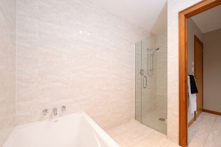 Photo of property in 6 Hikanui Place, Havelock North, 4130