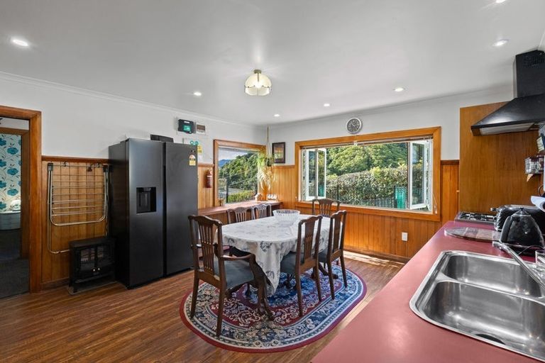 Photo of property in 374a Waikawa Road, Waikawa, Picton, 7220