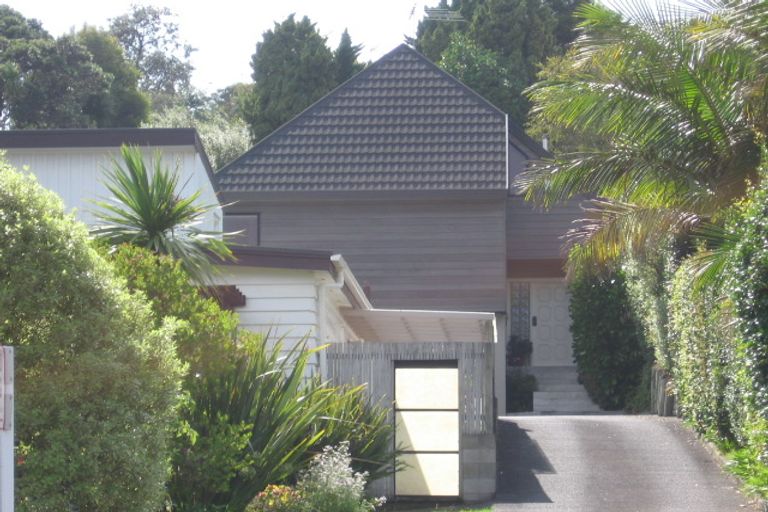 Photo of property in 2/97 Beach Road, Castor Bay, Auckland, 0620