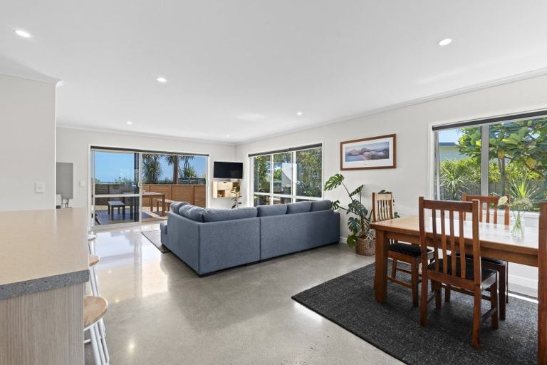 Photo of property in 5d Tui Grove, Oakura, 4314