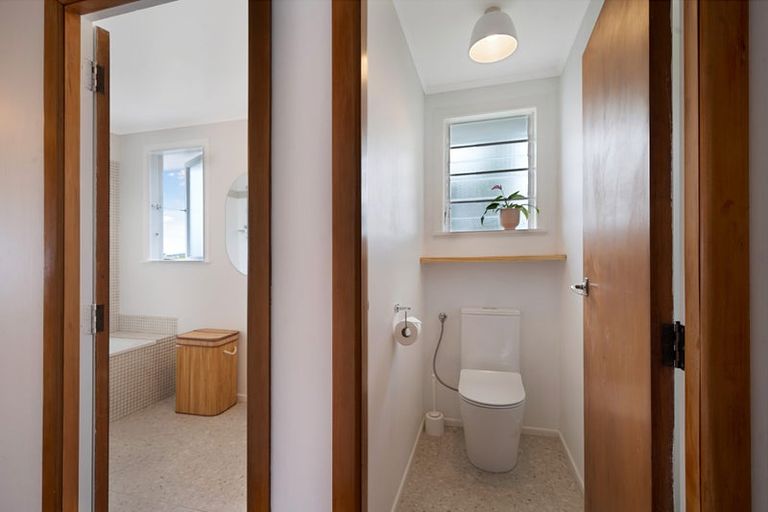 Photo of property in 7 Kelwyn Road, Kelston, Auckland, 0602