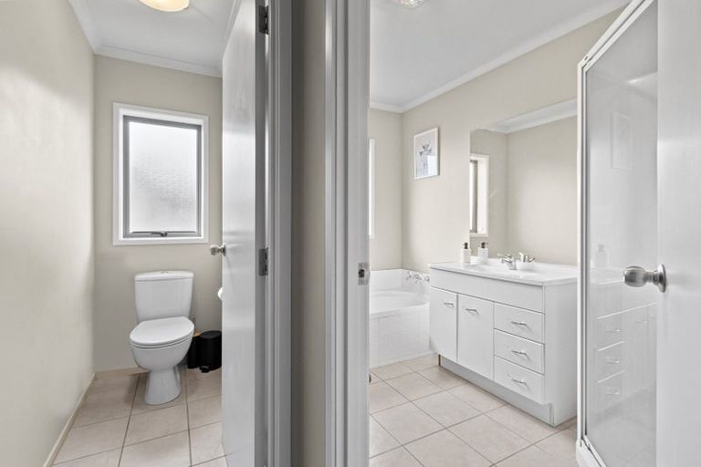 Photo of property in 9 Whitford Place, Rototuna North, Hamilton, 3210