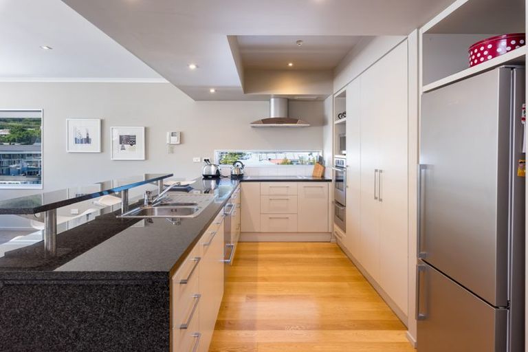 Photo of property in Oxleys Rock Apartments, 401/6 London Quay, Picton, 7220