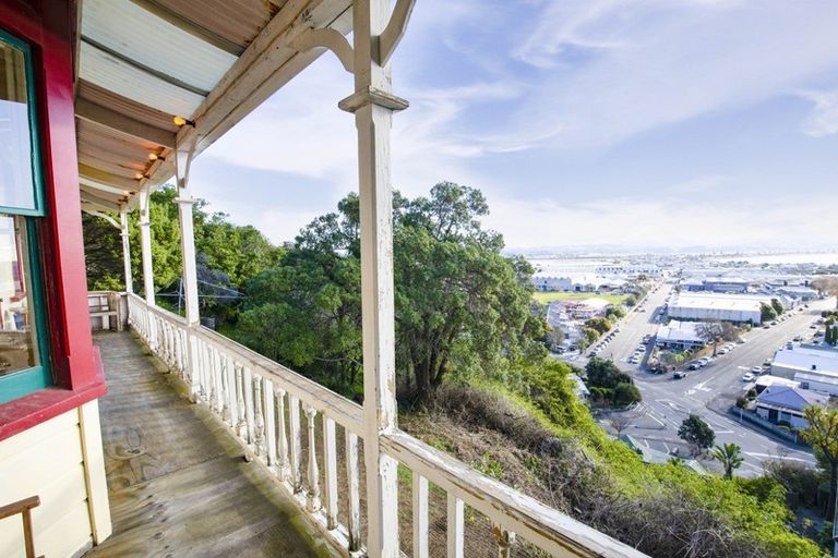 Photo of property in 5 Denholm Road, Hospital Hill, Napier, 4110