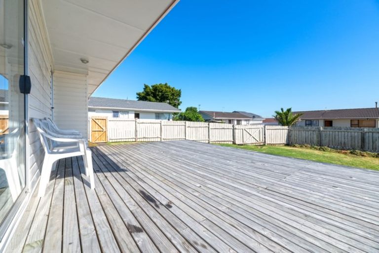 Photo of property in 1/15 Frobisher Way, Clendon Park, Auckland, 2103