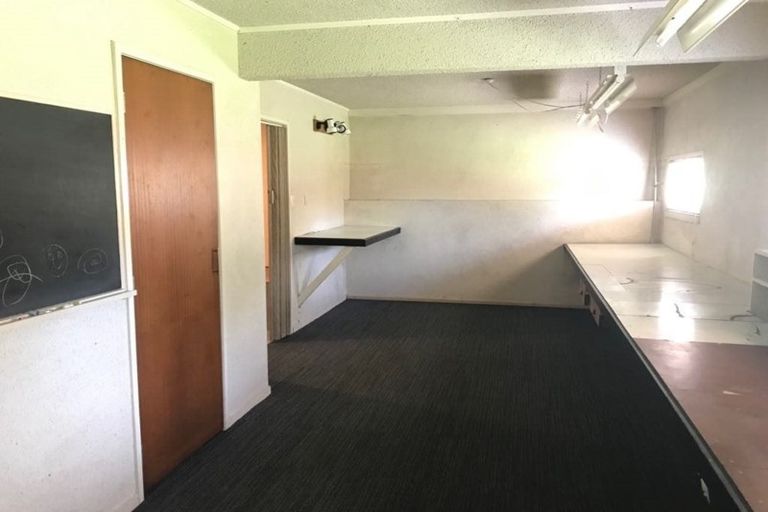 Photo of property in 1 Lenihan Street, Northcote, Auckland, 0627