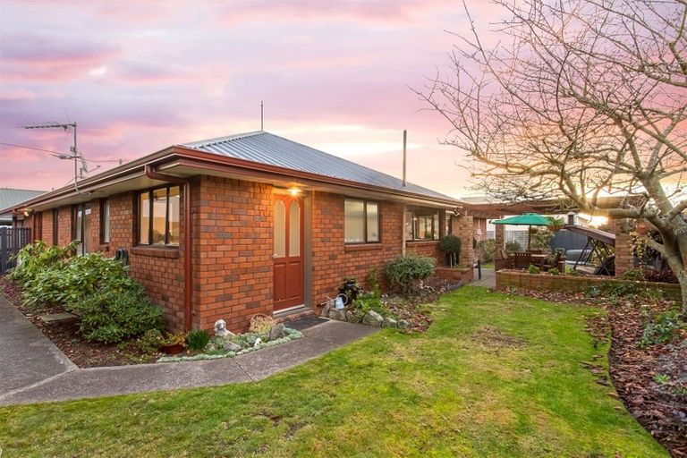 Photo of property in 6 Briarmont Street, Avondale, Christchurch, 8061
