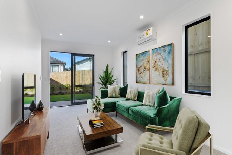 Photo of property in 5 Nga Pona Toru Road, Flat Bush, Auckland, 2019