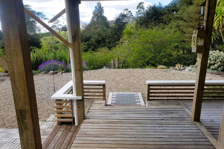 Photo of property in 18 Crows Road, Swanson, Auckland, 0614