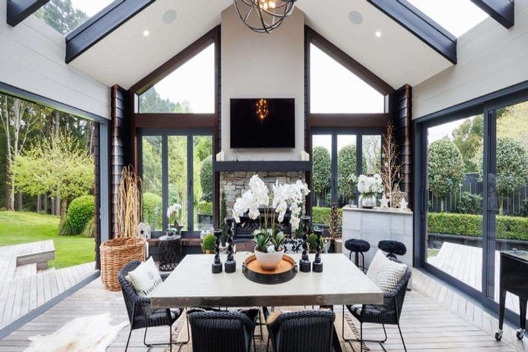 Photo of property in 7 Titirangi Drive, Fitzherbert, Palmerston North, 4471