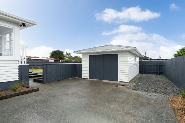 Photo of property in 81 Bartholomew Road, Levin, 5510