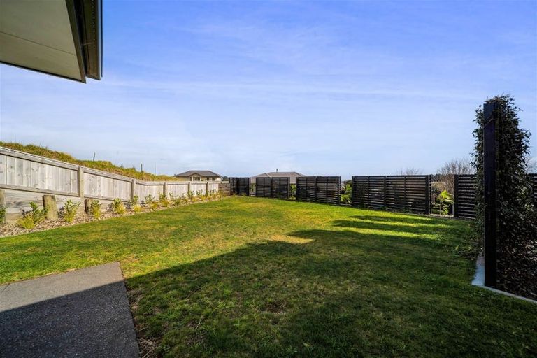 Photo of property in 4 Vardon Way, Waiwhakaiho, New Plymouth, 4312
