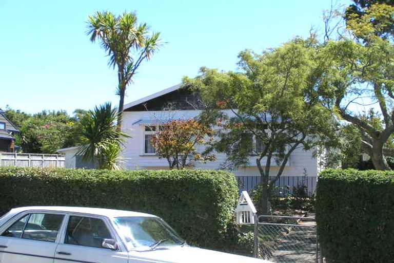 Photo of property in 5 Faulkner Road, Northcote Point, Auckland, 0627