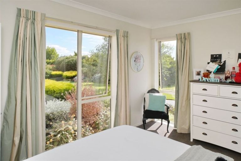 Photo of property in 14 Riverside Way, Amberley, 7410