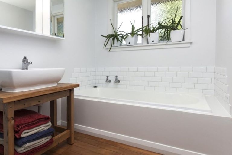 Photo of property in 230 Condell Avenue, Papanui, Christchurch, 8053