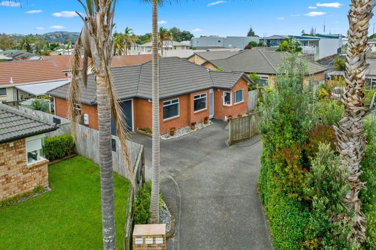 Photo of property in 28 Dan Tori Place, Orewa, 0931