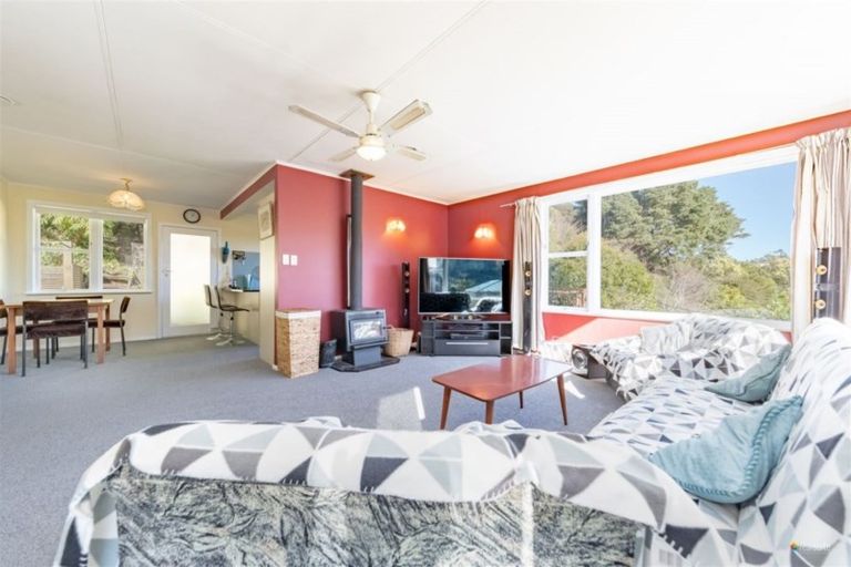 Photo of property in 14 Manor Drive, Stokes Valley, Lower Hutt, 5019