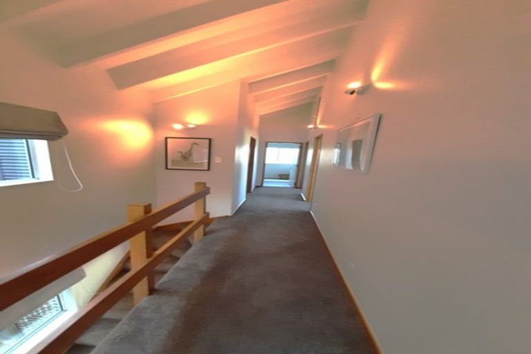 Photo of property in 32 Avalon Crescent, Fernhill, Queenstown, 9300