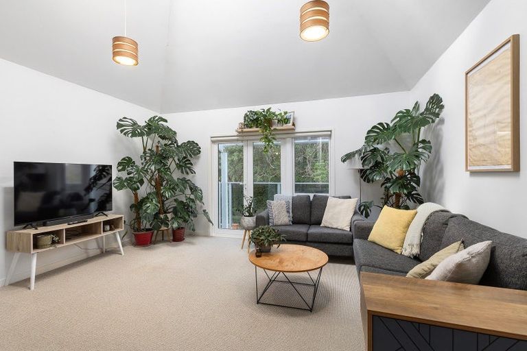 Photo of property in 16 Lawson Place, Mount Victoria, Wellington, 6011