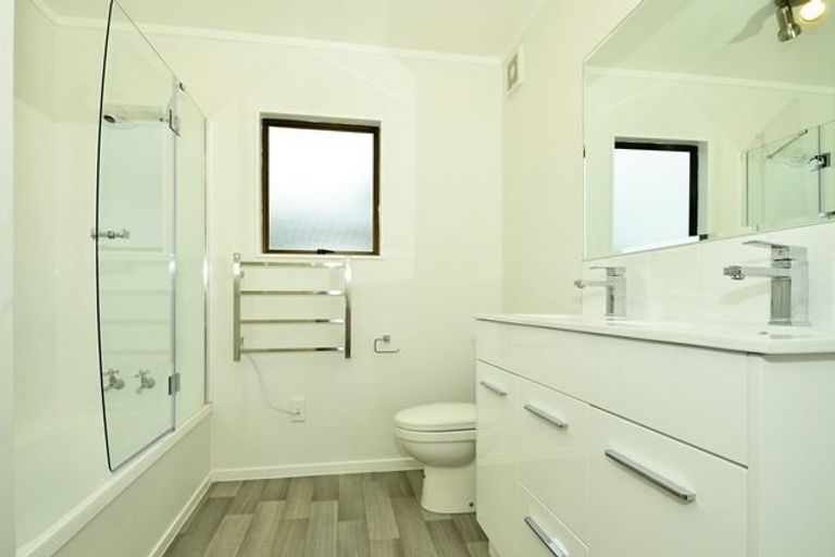 Photo of property in 12 Midgley Road, West Harbour, Auckland, 0618