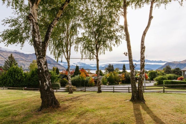 Photo of property in 3 Beech Street, Wanaka, 9305