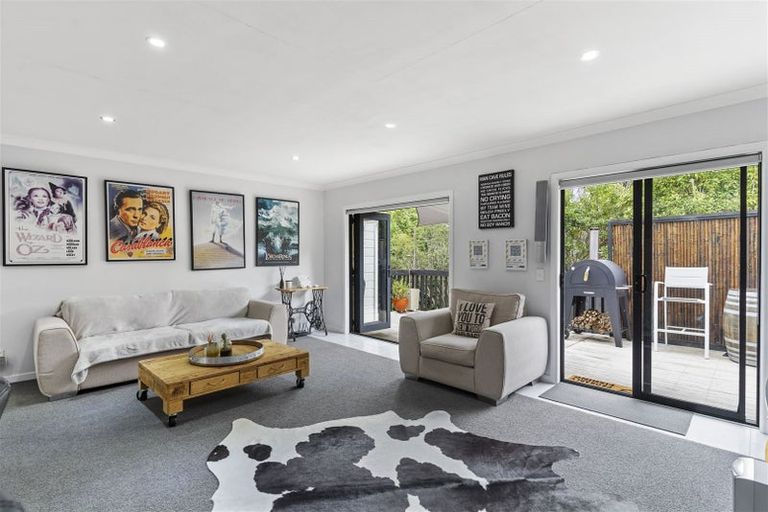 Photo of property in 20a Ocean View Road, Hatfields Beach, Orewa, 0931