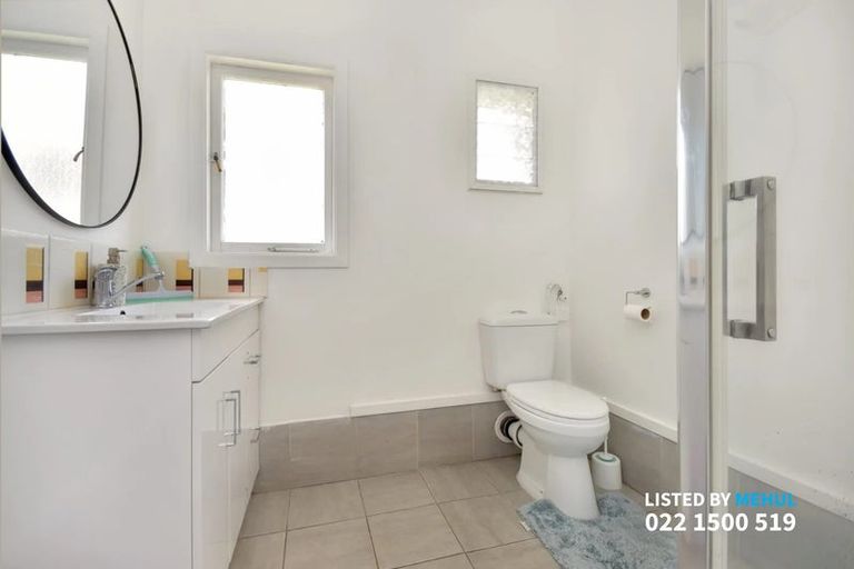 Photo of property in 4039 Great North Road, Glen Eden, Auckland, 0602
