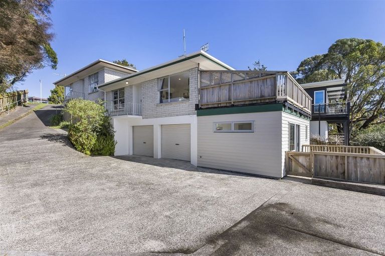 Photo of property in 2/8 Havana Place, Glenfield, Auckland, 0629