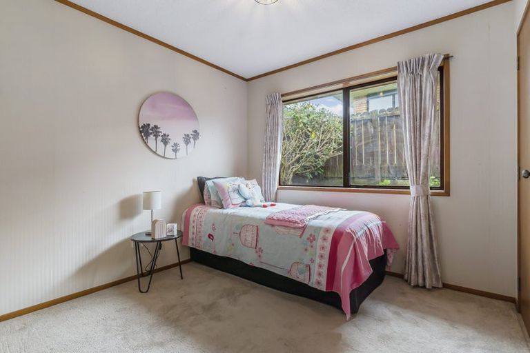 Photo of property in 75 Dalwhinnie Parade, Highland Park, Auckland, 2010