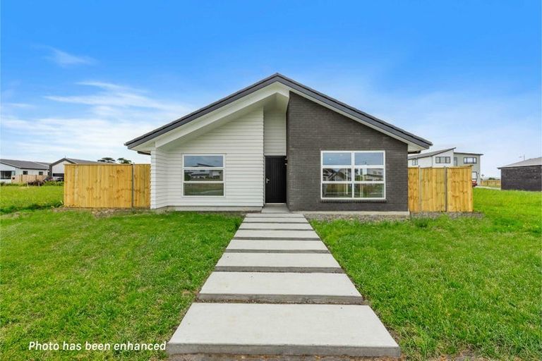 Photo of property in 19 Uatoto Road, Clarks Beach, 2122