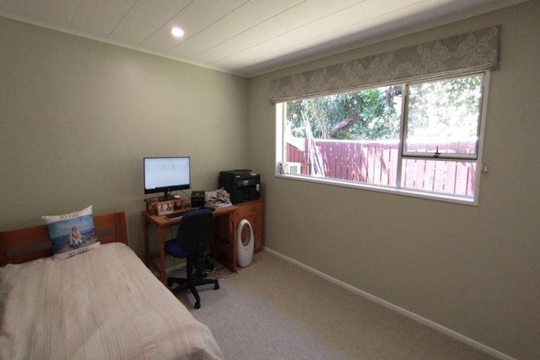 Photo of property in 24 Rewarewa Crescent, Waikanae, 5036
