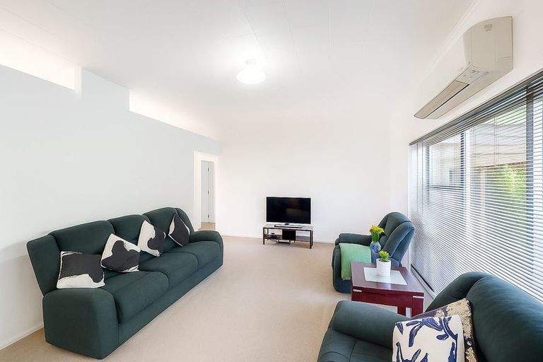 Photo of property in 2 Avondale Road, Taradale, Napier, 4112