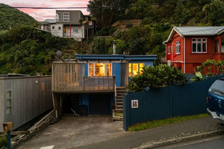 Photo of property in 66 Hungerford Road, Houghton Bay, Wellington, 6023