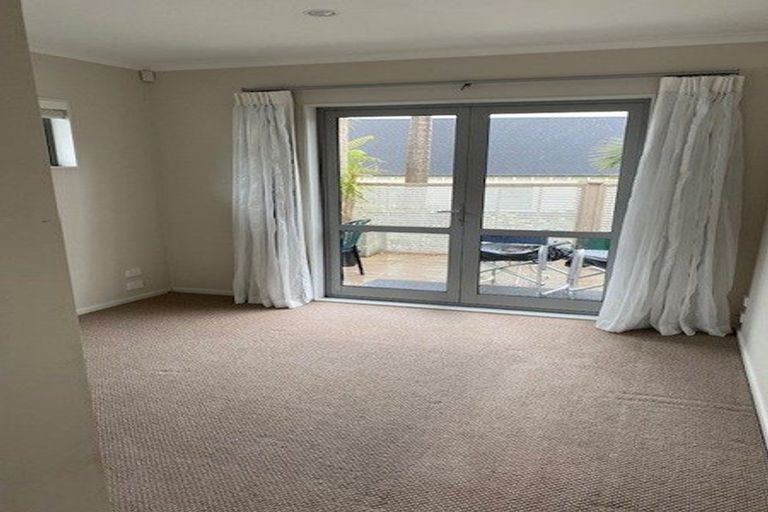 Photo of property in 1 Pohutukawa Avenue, Shelly Park, Auckland, 2014