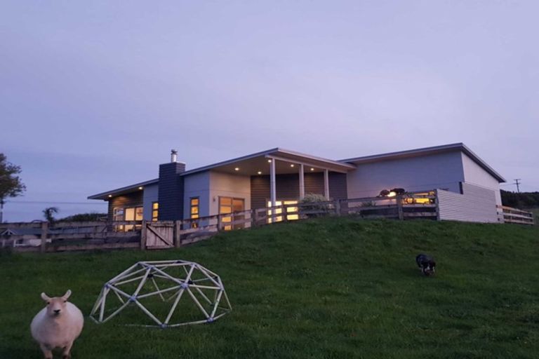 Photo of property in 112 Ackworth Road, Lepperton, New Plymouth, 4373