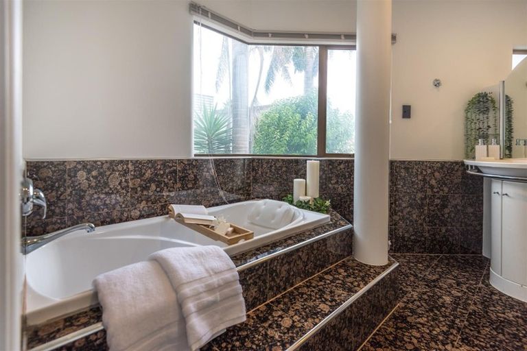 Photo of property in 6 Shepherds Road, Papakura, 2110