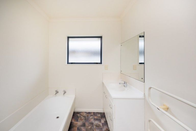 Photo of property in 38 Parnell Heights Drive, Kelvin Grove, Palmerston North, 4414