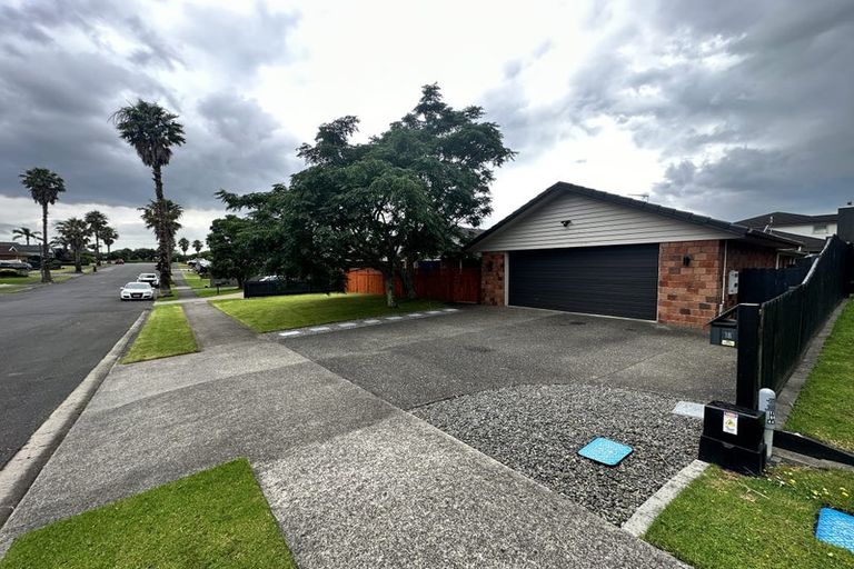 Photo of property in 18 Parkhaven Drive, Rosehill, Papakura, 2113