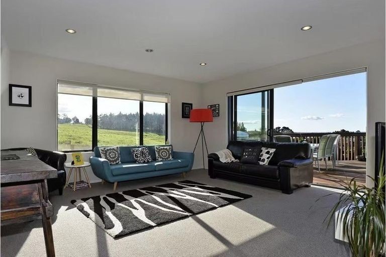 Photo of property in 83 Lake Panorama Drive, Henderson Valley, Auckland, 0612