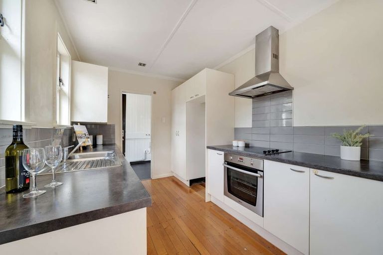 Photo of property in 17 Blacklock Avenue, Henderson, Auckland, 0612