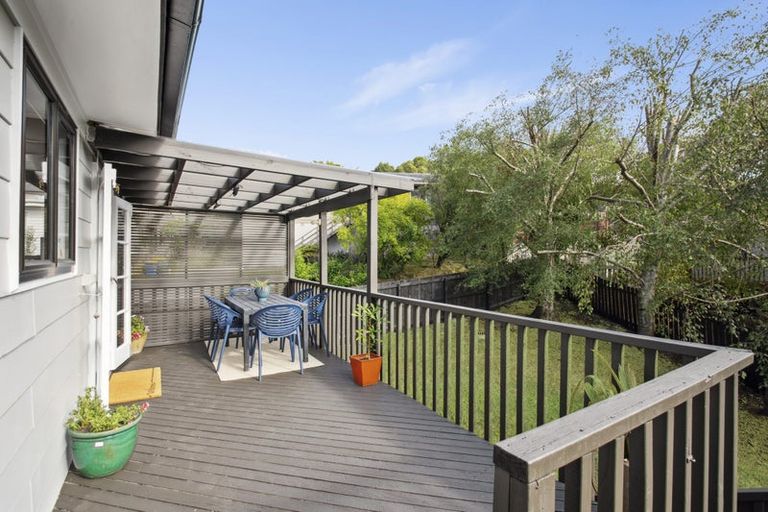 Photo of property in 15 Panzic Place, Glen Eden, Auckland, 0602