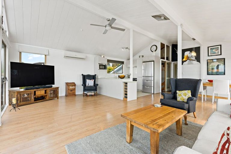 Photo of property in 797 East Coast Road, Northcross, Auckland, 0630
