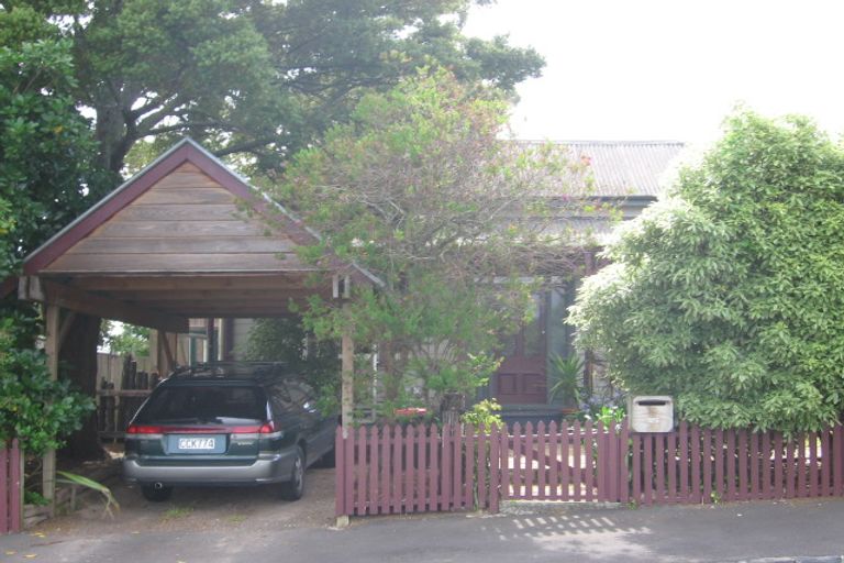 Photo of property in 19 School Road, Morningside, Auckland, 1021